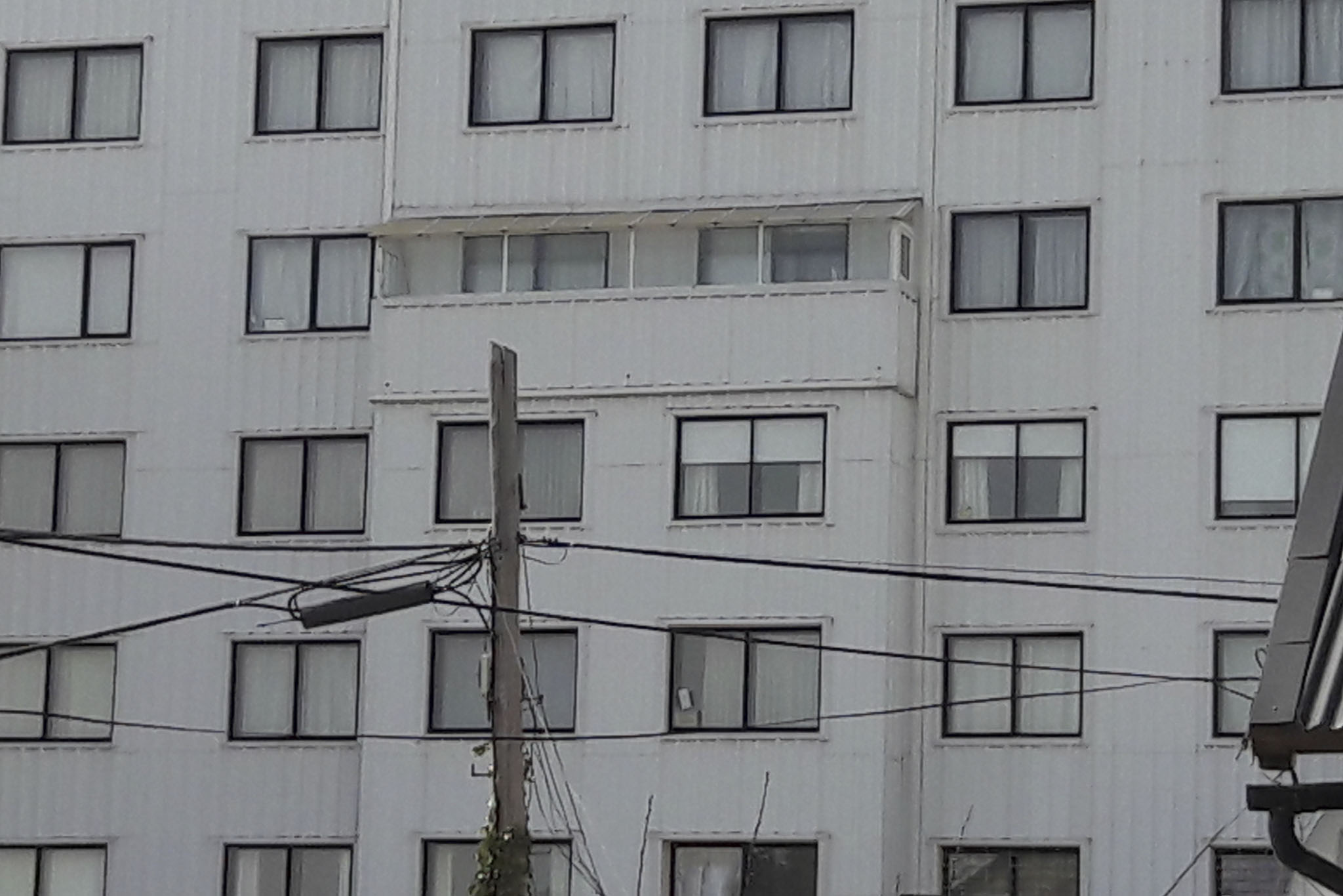 edificio-villegas-bariloche-devitto-revestimientos-exteriores-chapa-3