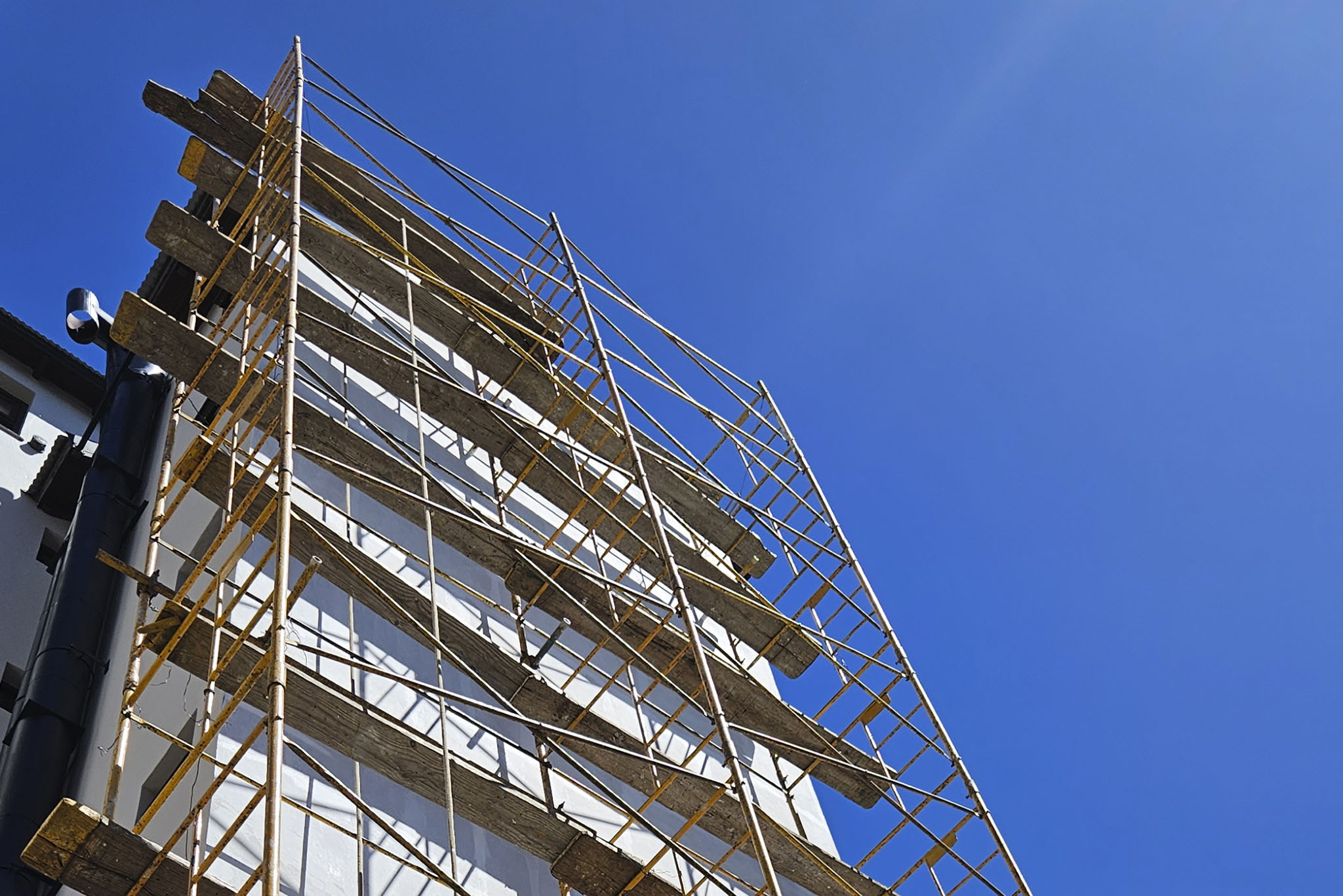 edificio-cambria-bariloche-devitto-revestimientos-exteriores-chapa-3