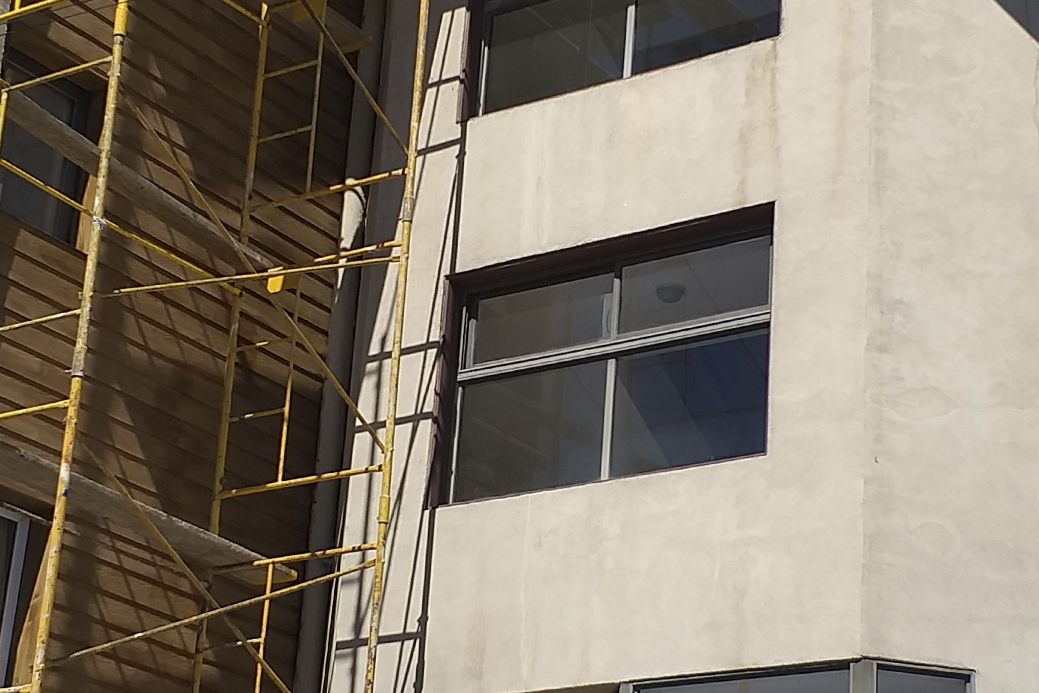edificio-fasqui-fachada-remodelacion-revestimiento-delvitto-bariloche-4