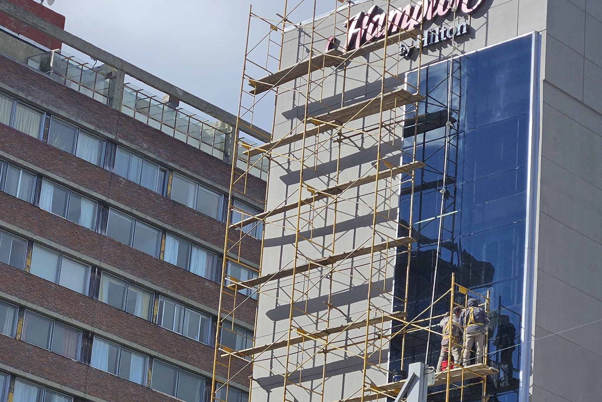 delvitto-pinturas-hotel-hampton-hilton-bariloche-impermeabilizacion-07